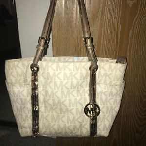 Very Used Michael Kors Tote **description**